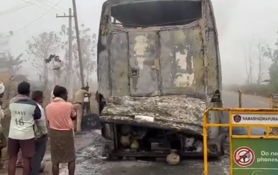 Bus catches fire after tire bursts in Andhra Pradesh, 37 passengers survive