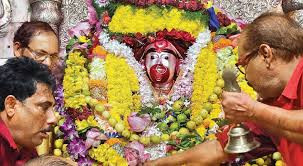 Crowds of devotees at Tarapeeth on Falharini Amavasya