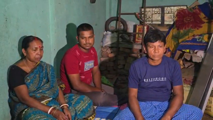 BJP booth president's family returns home after five years, emotional moment in Harishchandrapur