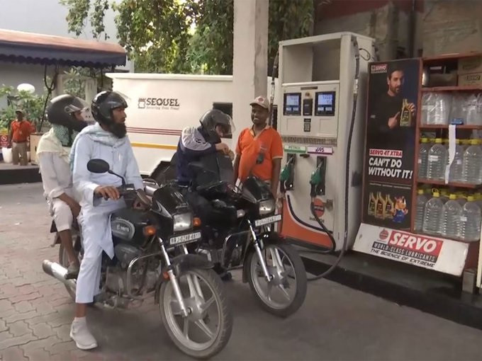 Petrol and diesel prices rise again, middle class suffers