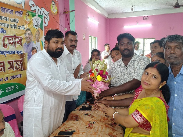 BJP felicitation meeting in Purshura, MLA Biman Ghosh felicitated