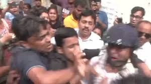Eggs hurled at Abhishek Banerjee in Sonarpur,