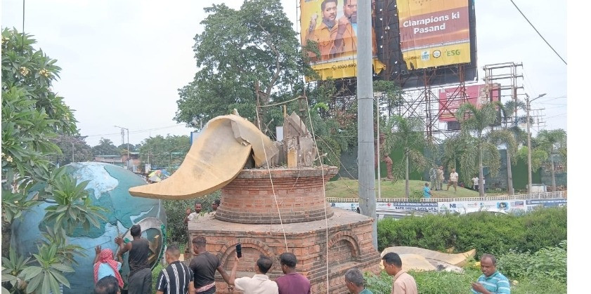 'Bishwa Bangla' logo removed in Siliguri, action taken by state government