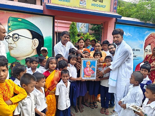 Arambagh MLA Hemant Bagh welcomed at his primary school