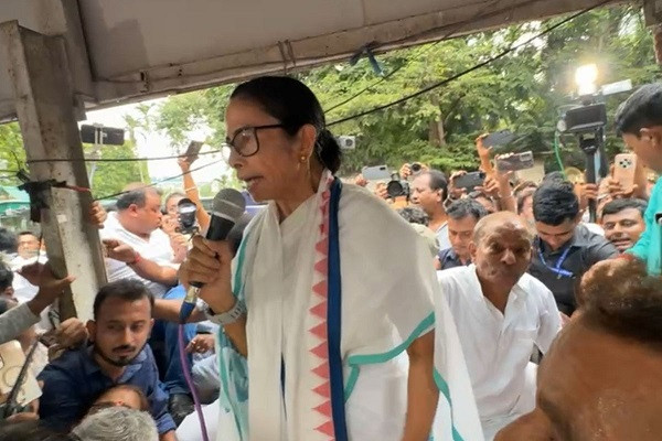 Mamata Banerjee post-poll program, Dharmatala tension,