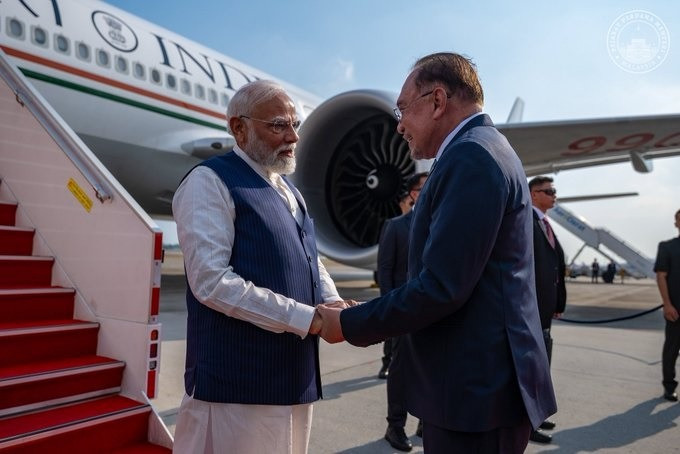 Modi makes history as Prime Minister; receives greetings from abroad.