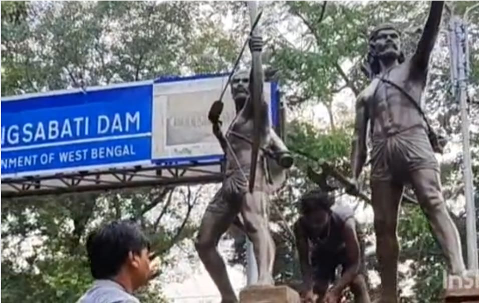 Statues of Sidhu and Kanu installed at Mukutmanipur; Biswa Bangla Globe removed.