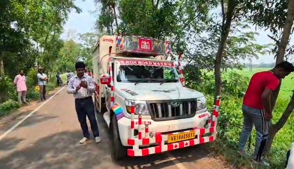 Vehicle seized on charges of smuggling ration rice, tension in Dongle