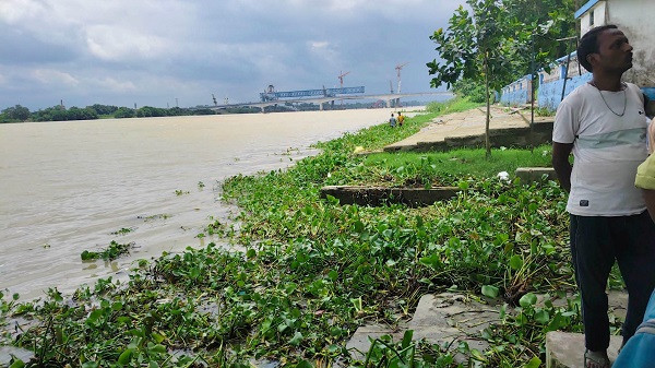 Administrative representatives inspect 17 Ganges ghats in Bansberia.