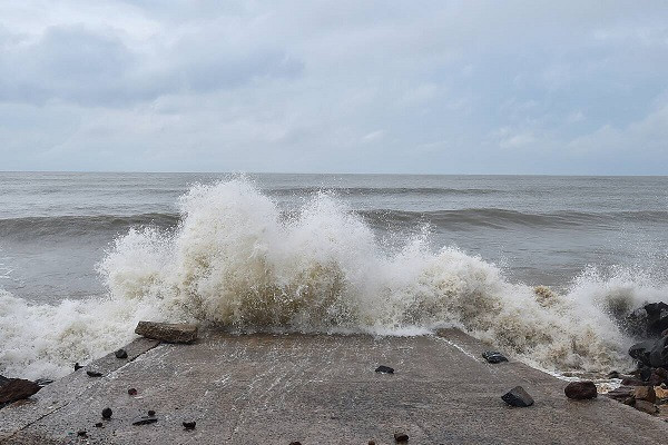 High alert issued in Digha due to rough seas