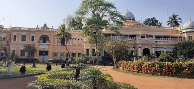 Rajbari Echoes of Uttam Kumar