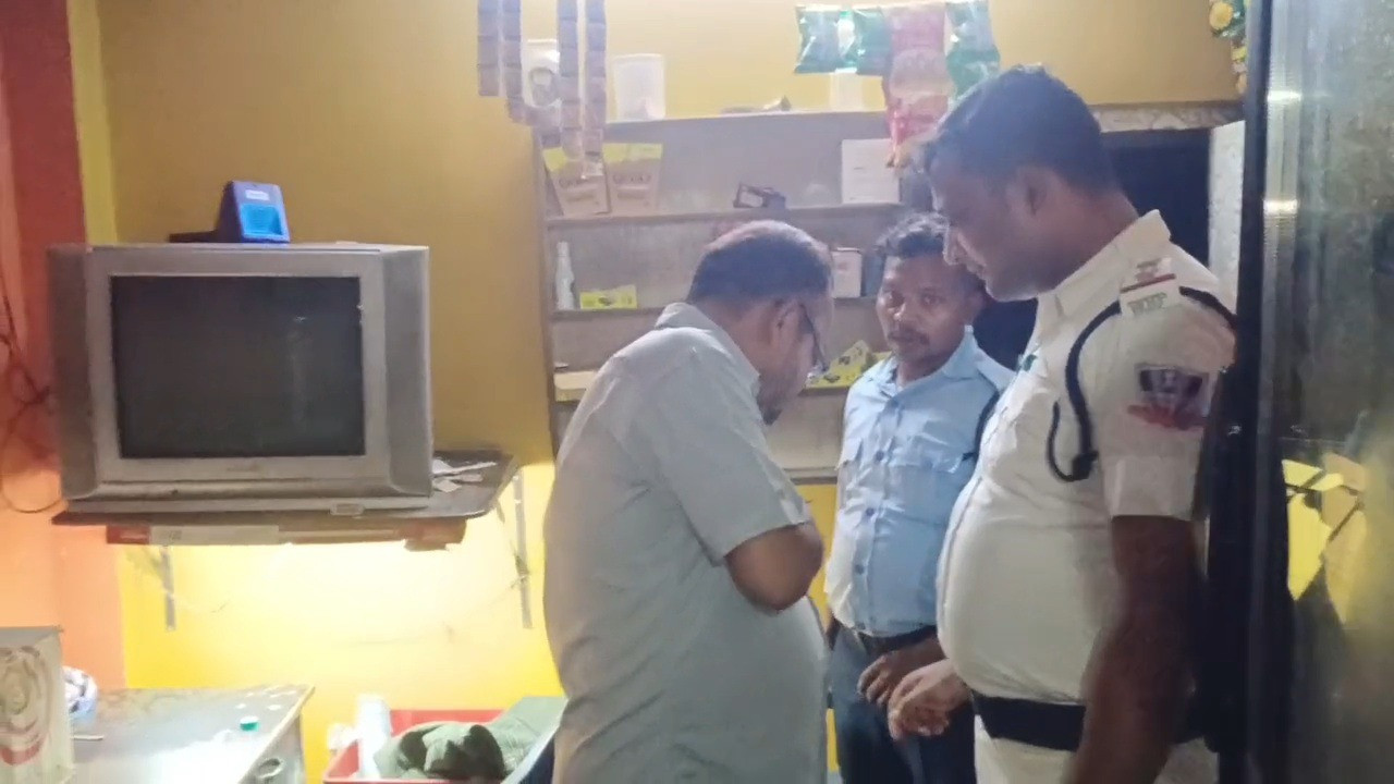 Police raid in Lua's Mansa Colony; huge quantity of illicit liquor seized.