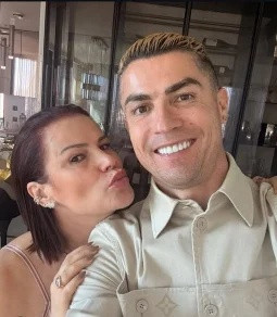Ronaldo with his sisterpost