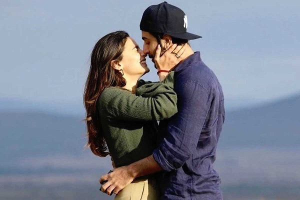 How did Ranbir propose to Alia, with the three lions as witnesses?